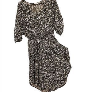 Time and Tru Black White and Yellow Daisy Handkerchief Short Sleeve Midi Dress